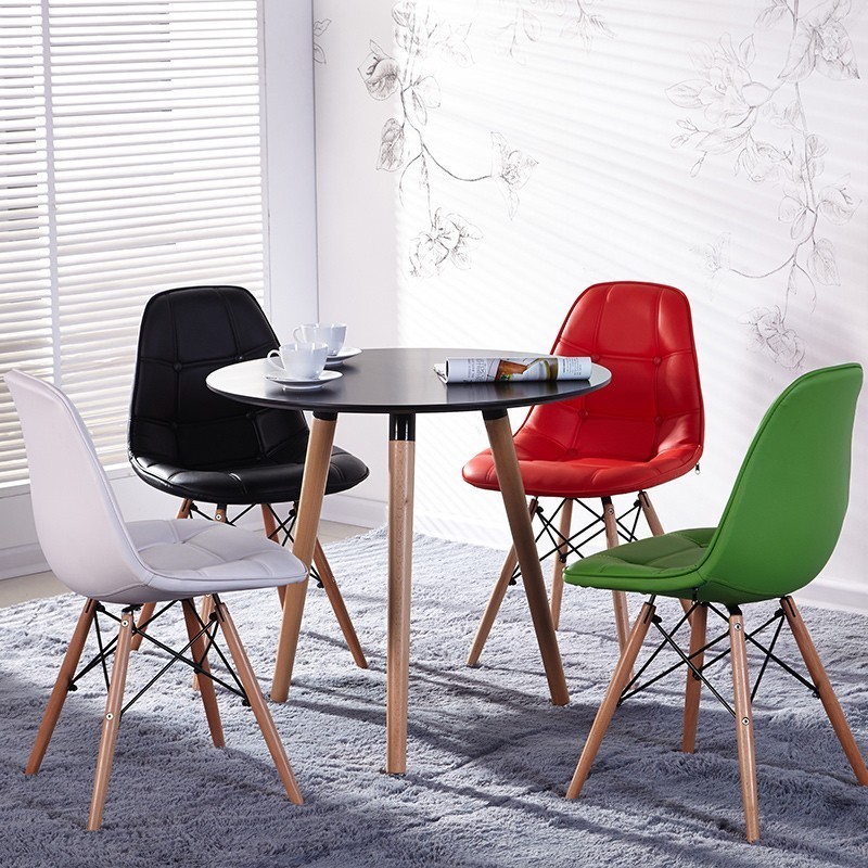 Silla MARCELA, madera, similpiel negra